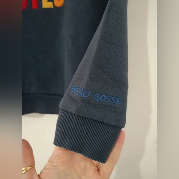 Colorful Text Sweatshirt - Picture 4 of 4